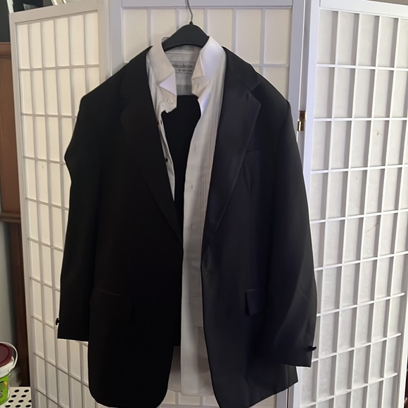 Tuxedo - Picture 2 of 4